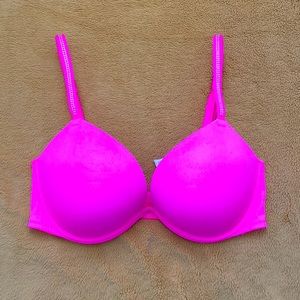 Women’s 34/D PINK Victorias Secret Wear Everywhere Super Push Up Underwire Bra